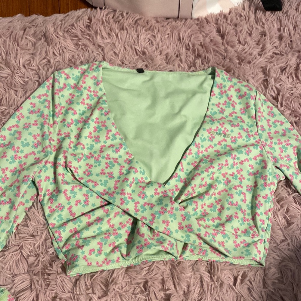 Slinky Long Sleeve Crop Top In Green
